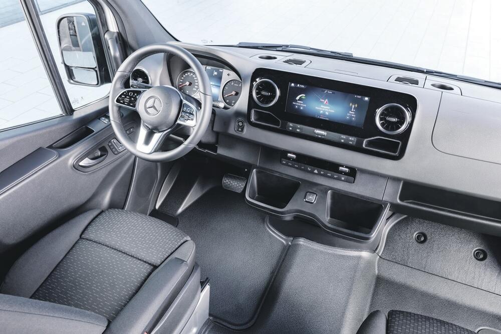 mercedes sprinter (novine)