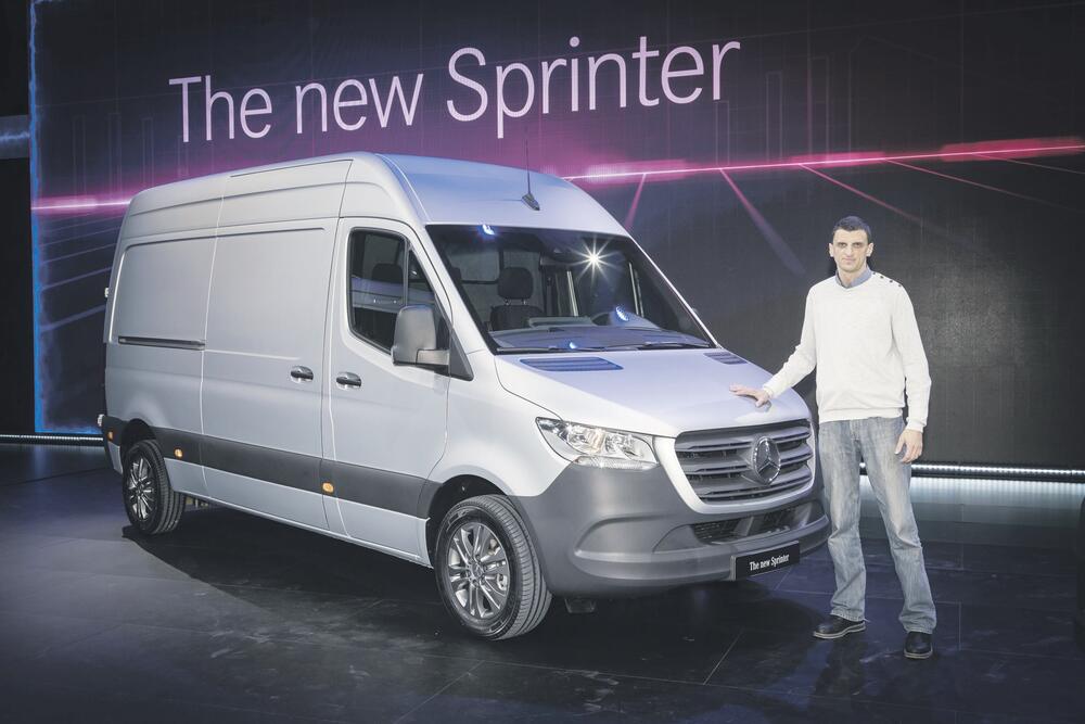 mercedes sprinter (novine)