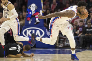 Golden Stejt slavio u derbiju, dabl-dabl Jokića, Filadelfija ide...