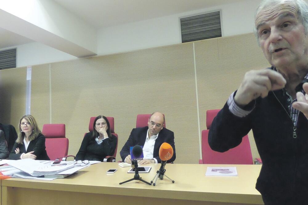 Pavle Popović, Javna rasprava kasarna Morača