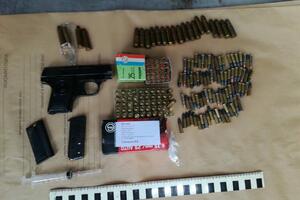 Podgorica: Oduzeto 15 kg skanka i tri pištolja, uhapšene tri osobe