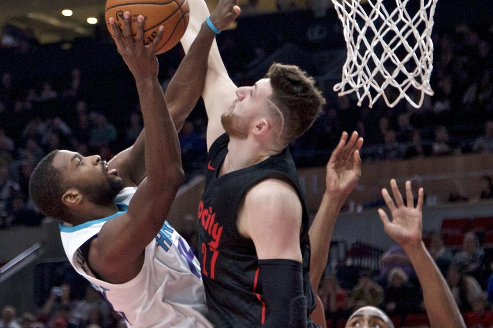 Majkl Kid Gilhrist, Jusuf Nurkić, Foto: Beta-AP