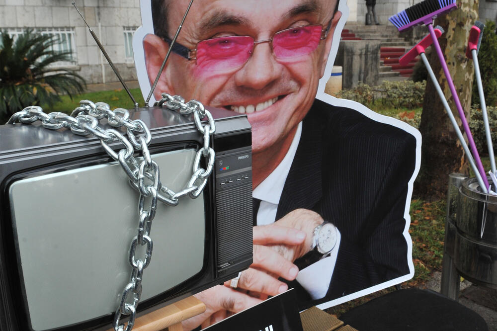 Nezavisni Javni servis i tačka, protest RTCG, protest Javni servis, Foto: Savo Prelević