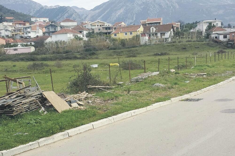 parcela za zgradu, penzioneri Bar, Foto: Radomir Petrić