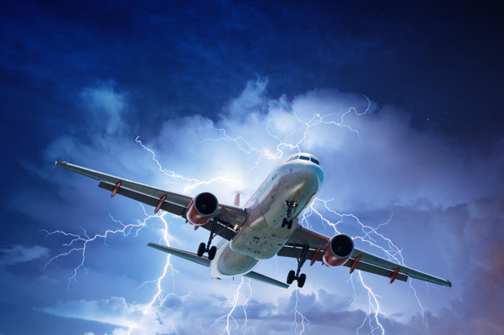 avion grom, Foto: Shutterstock