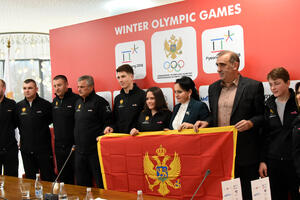 Jeleni Vujičić crnogorska zastava u Pjongčangu