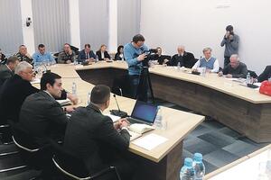 Posao Rudniku, pa ga kupuju