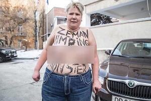 Obnažene grudi Femen aktivistkinja i bunt: "Zeman je čudovište...