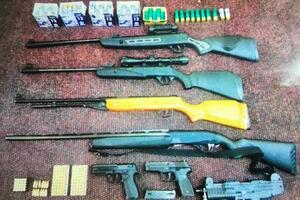 Pretresi u Novom i Kotoru: Oduzeti pištolji, puške, municija,...