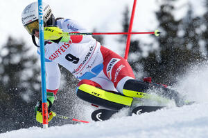 Holdener slavila u prvoj kombinaciji