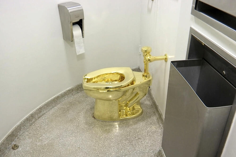 zlatna šolja, zlatna WC šolja, Foto: Beta-AP