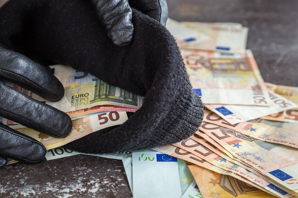 lopov, novac, pare, pljačka, krađa, Foto: Shutterstock