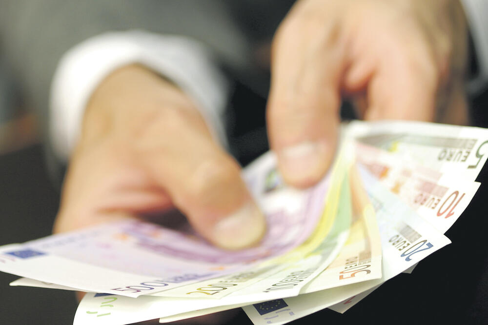 Novac, pare, Foto: Shutterstock