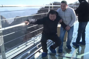 Najduži stakleni most na svijetu je šetnja za najhrabrije