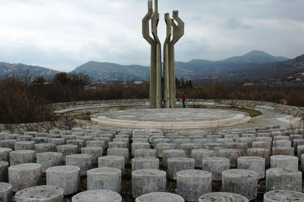 Spomenik, Foto: Jasna Gajević