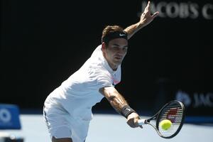 Federer lako sa Mađarom, u četvrtfinalu sa Berdihom