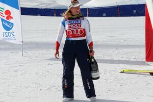 Orkan zaustavio šampionku, slavila Lara Gut