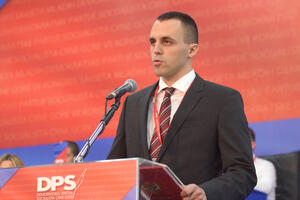 Pešić: Bečić i Abazović - jedno političko biće u dva tijela