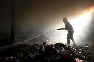 Nju Delhi: Požar u fabrici plastike, 17 mrtvih