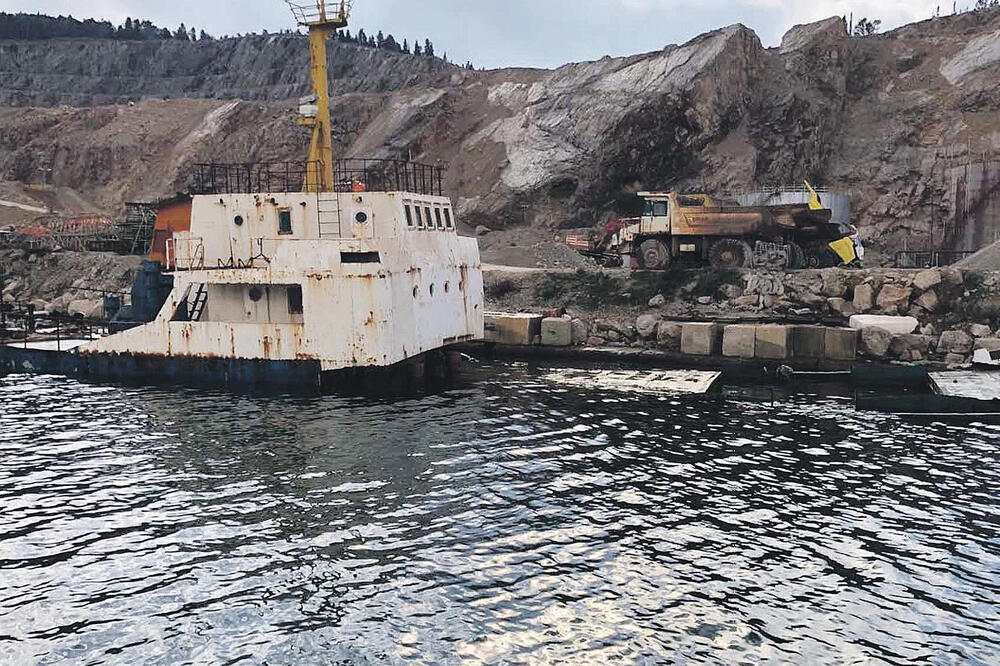 Brod Adal, Adal brod