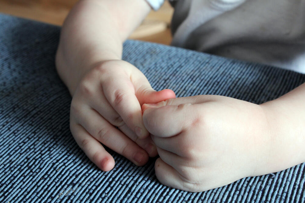 ruke, dijete, Foto: Shutterstock