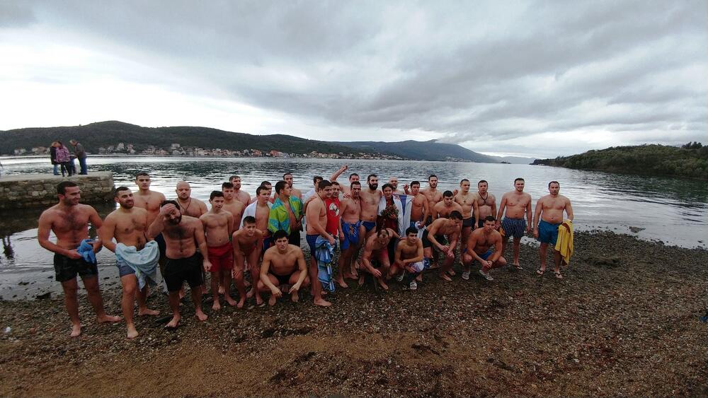 plivanje za krst, Tivat