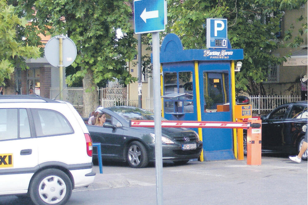 Budva parking, Foto: Vuk Lajović