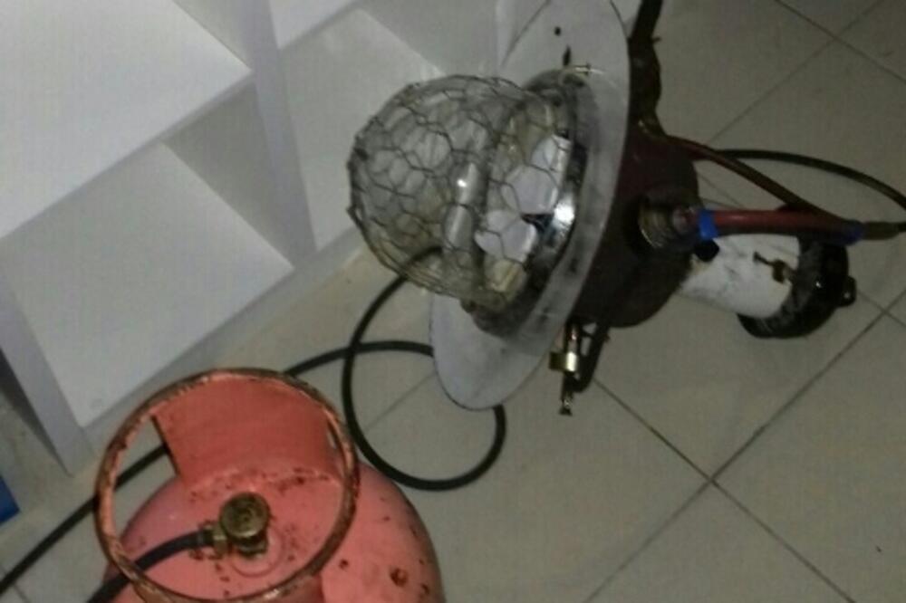 Plinska lampa i plinska boca, Foto: Nacionalni parkovi Crne Gore