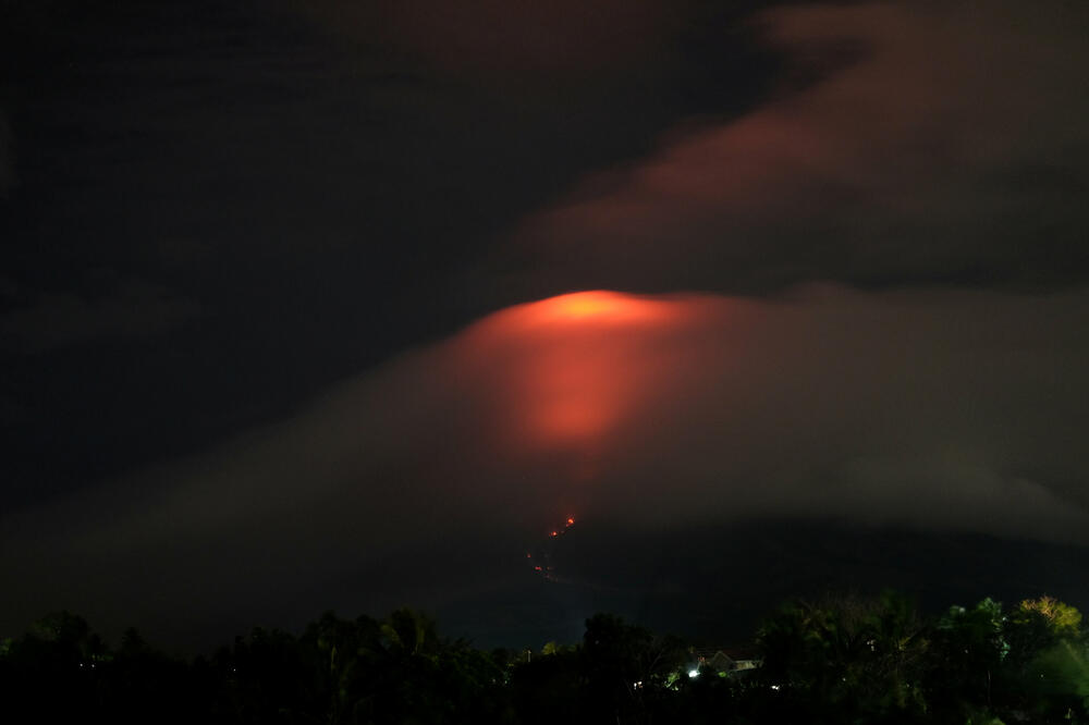 vulkan Majon, Foto: Reuters
