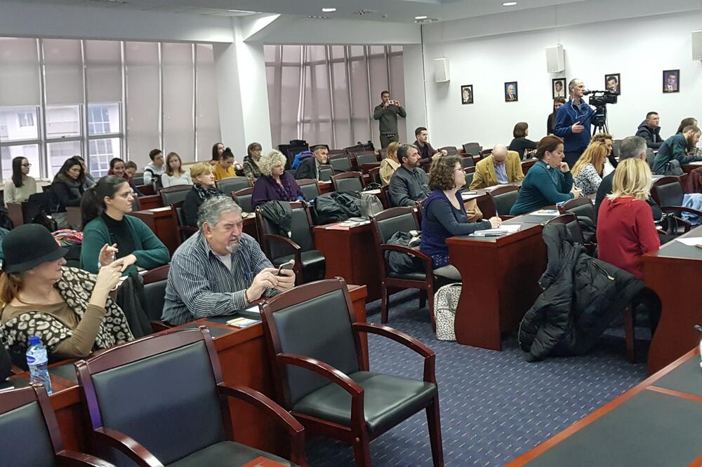 Sa okruglog stola, Foto: Siniša Luković