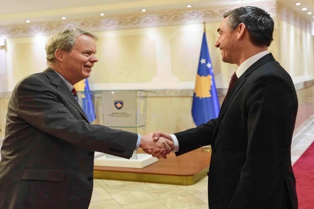 Greg Delavie, Kadri Veselji, Foto: Kuvendikosoves.org