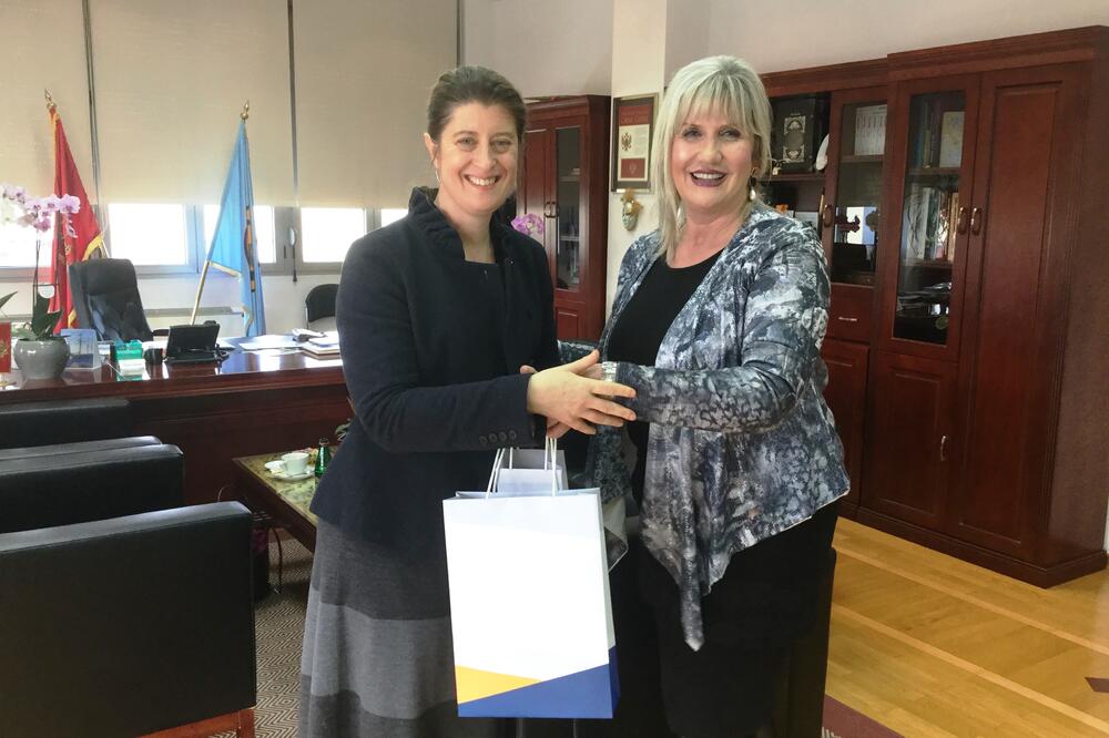 Alison Kemp, Snežana Matijević, Foto: Opština Tivat