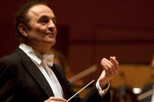 Dirigent (81) kojeg optužuju za seksualne napade podnio ostavku