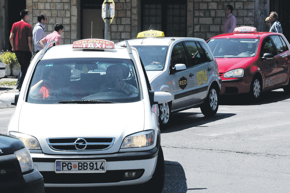 Taxi Podgorica (novine), Foto: Luka Zeković
