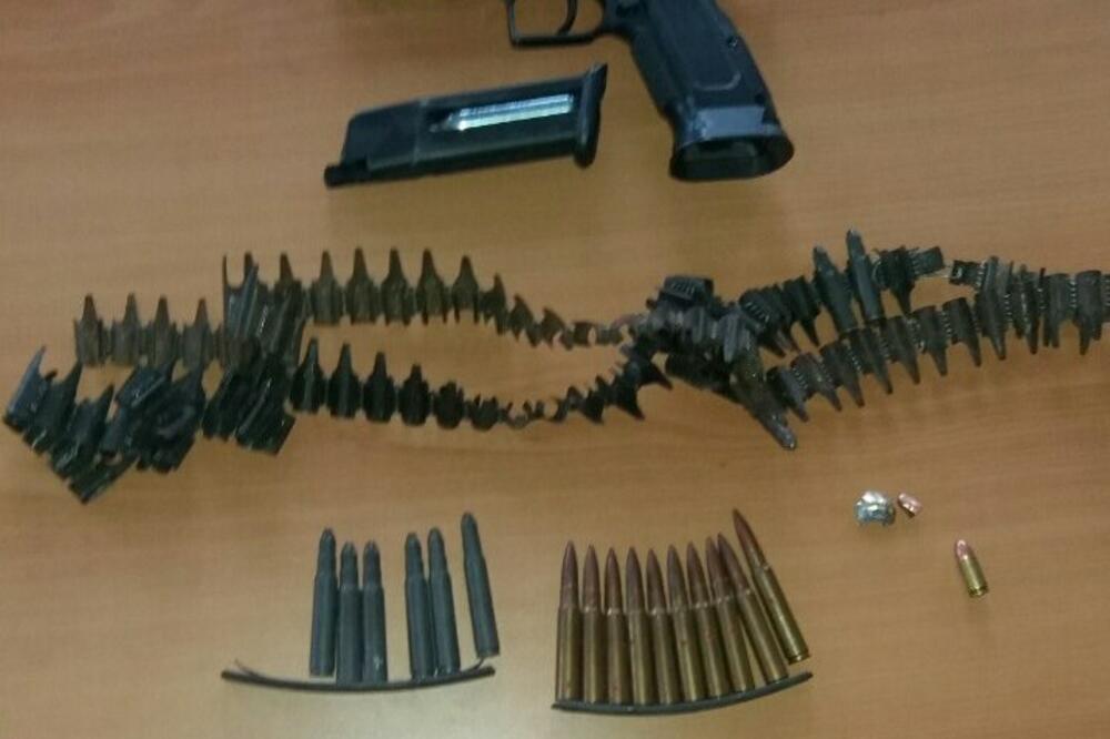 Cetinje, pištolj, municija, Foto: Uprava policije