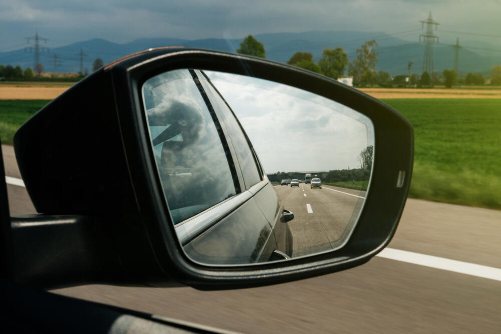 Vožnja, retrovizor, Foto: Shutterstock