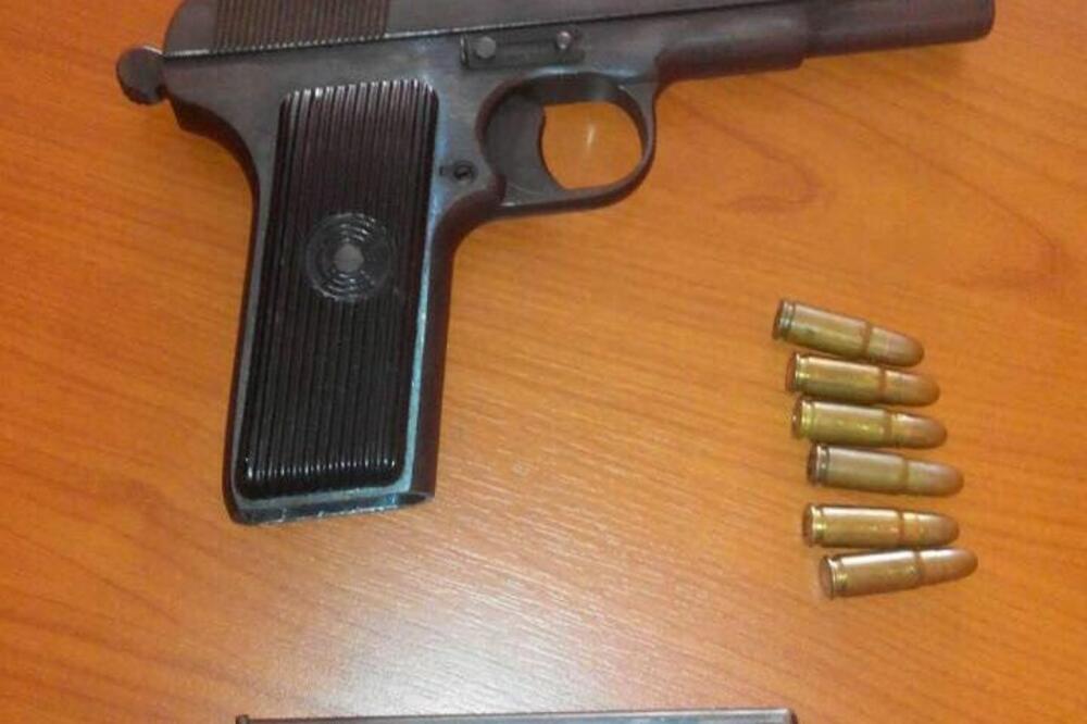 Pištolj, municija, Bar, Foto: Uprava policije