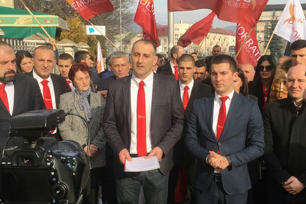 Demokratska crna Gora, predaja liste, Berane, Foto: Demokratska Crna Gora