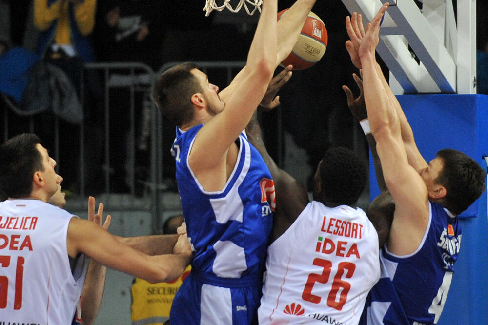 KK Budućnost Voli - KK crvena zvezda, Foto: Savo Prelević