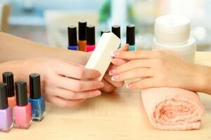 Efikasne alternative acetonu za skidanje laka s noktiju