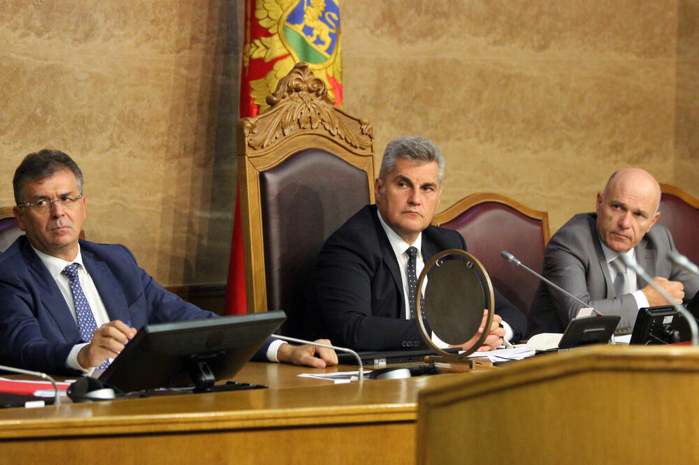 a mobilne telefone skoro 100 hiljada eura: Čelnici Skupštine, Foto: Filip Roganović