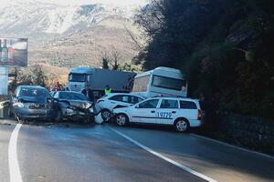 Udes na Svetom Stefanu: Povrijeđeno šest osoba