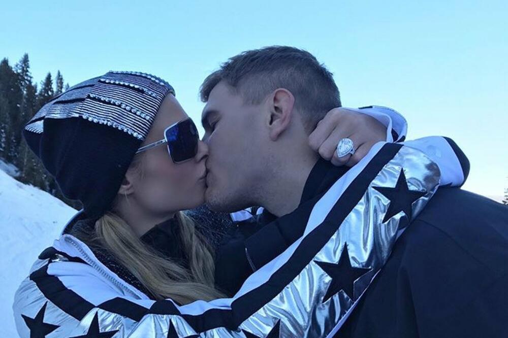 Paris Hilton, Kris Zilka, Foto: Twitter.com