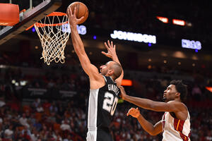 Koš koji niko nije vidio: Pogledajte kako je Đinobili zbunio...