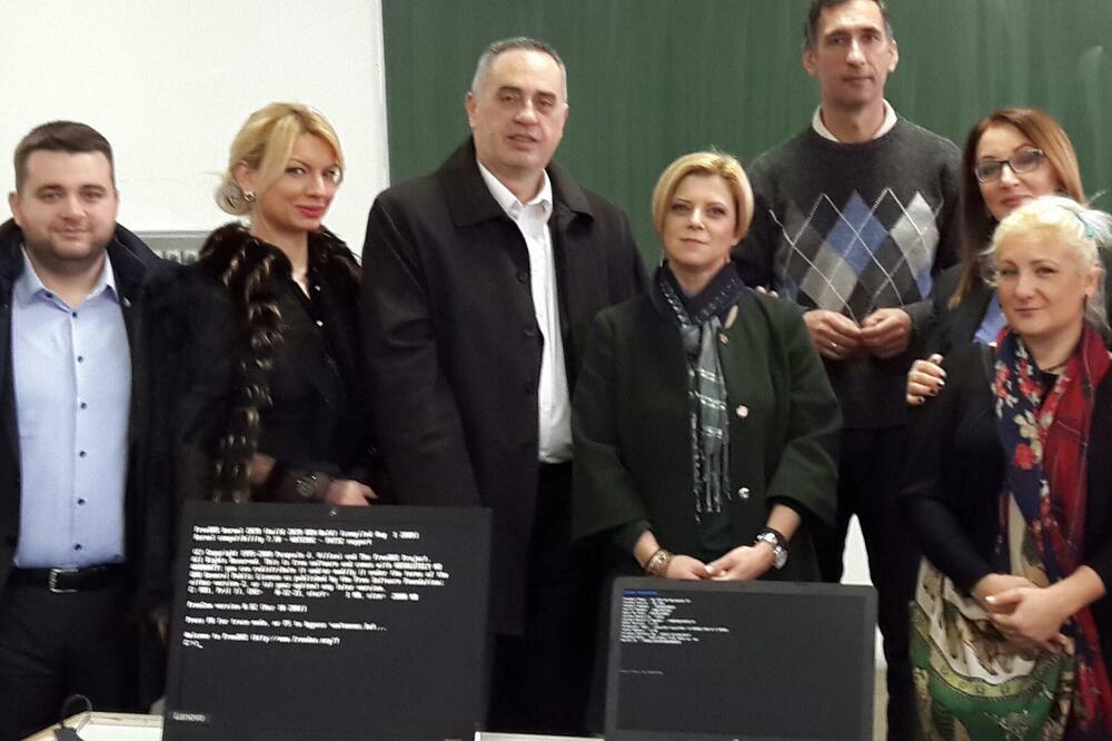 donacija gimnazija Niko Rolović, Foto: Privatna arhiva