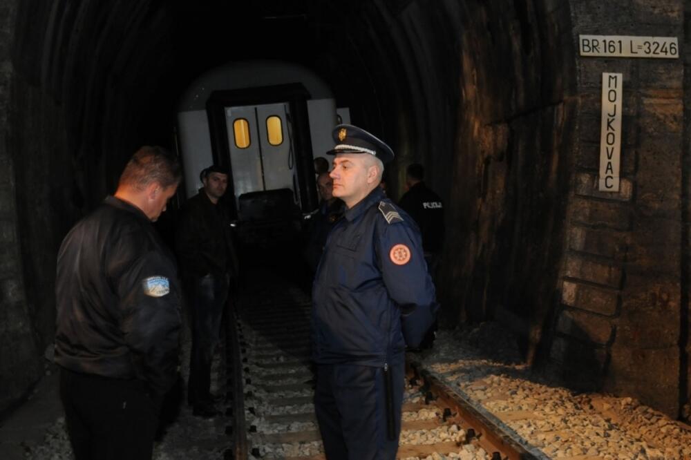 Otpravnik, Foto: Savo Prelević