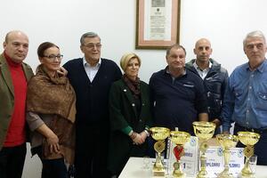 Bar: Šampionski pehar stigao u Gimnaziju