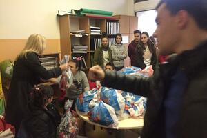 Članovi Omladinskog kluba darovali učenike Resursnog centra