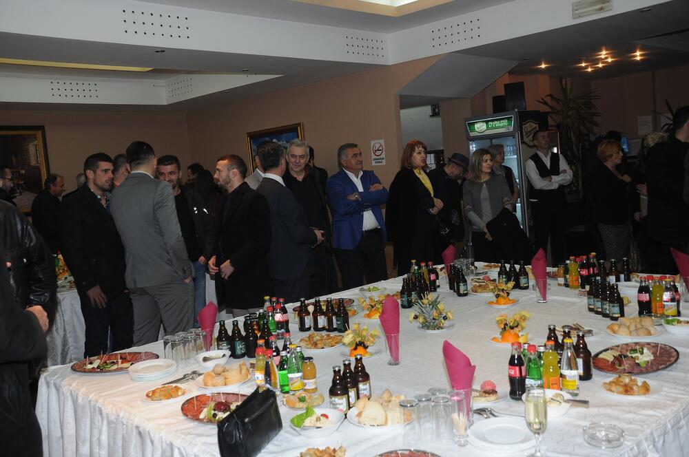 Opština Nikšić koktel, Veselin Grbović