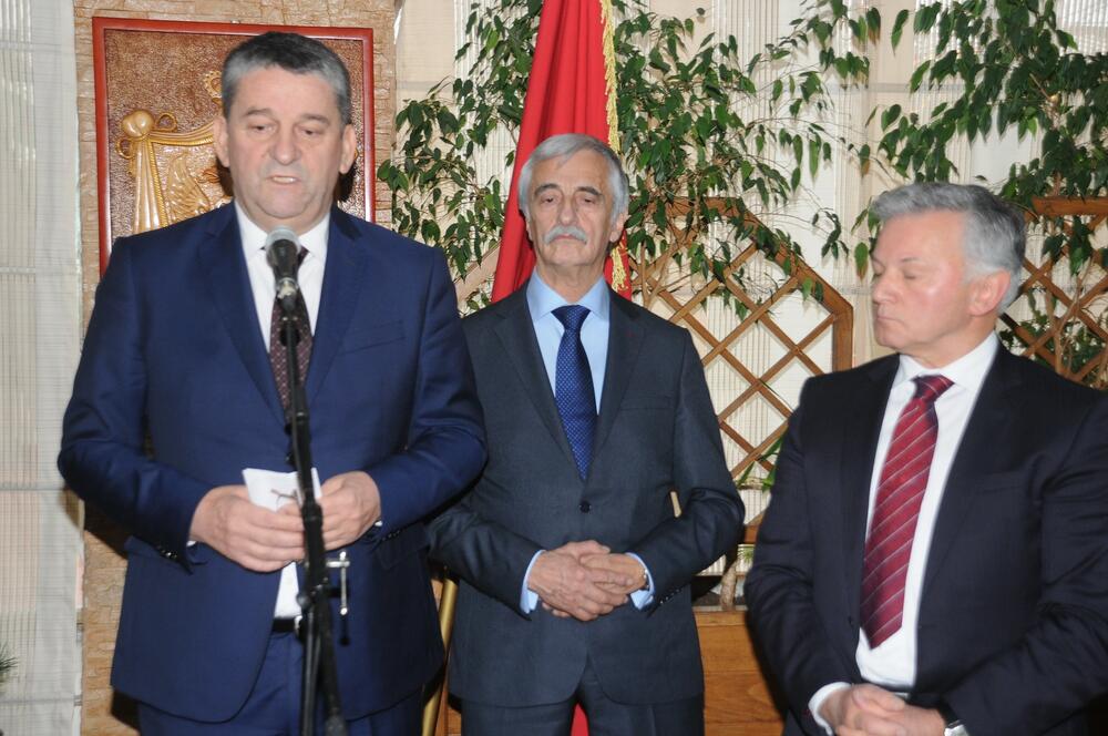 Opština Nikšić koktel, Veselin Grbović